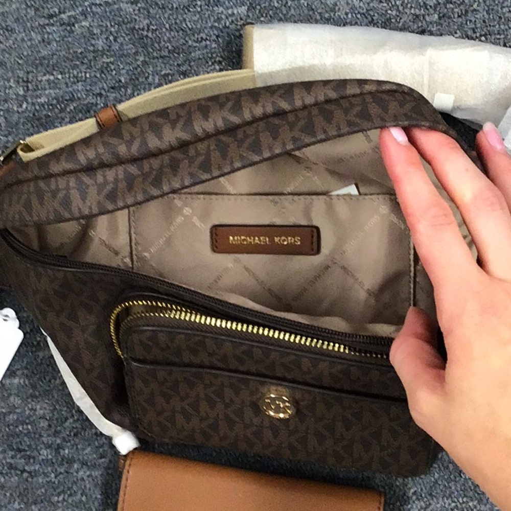 NWT MICHAEL Michael Kors Brown Logo Fanny Pack with Wallet. - Picture 3 of 6
